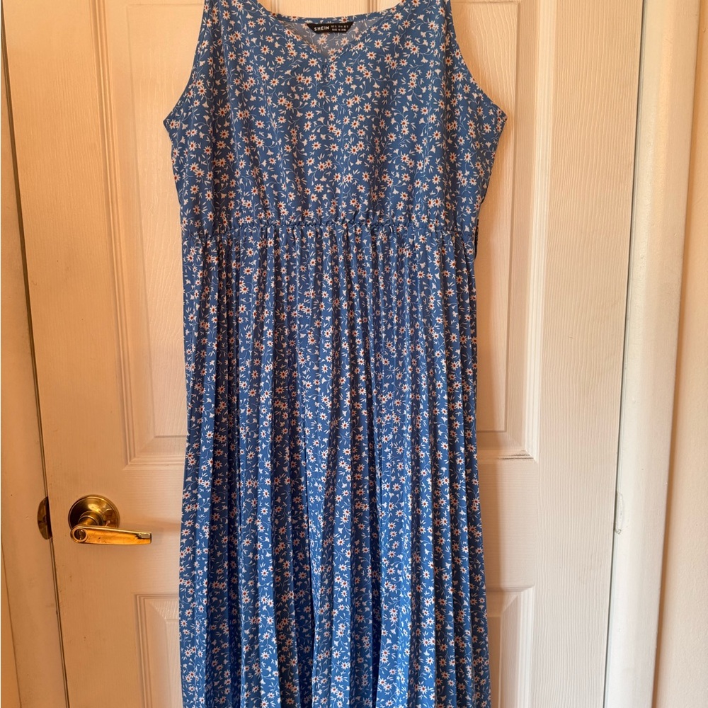 SHEIN Blue Floral V-Neck Top